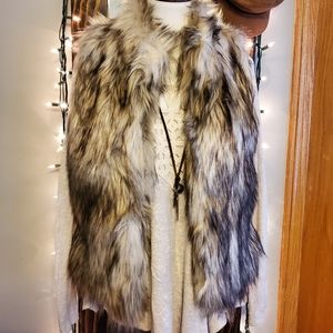 NWOT Faux fur vest size large